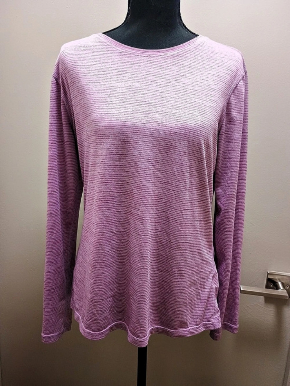 Athletic Long Sleeve Top in Pink Size Medium Like New